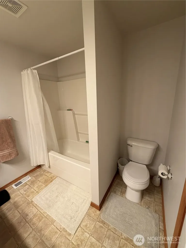 22615 W 44th Avenue Mountlake Terrace WA 98043