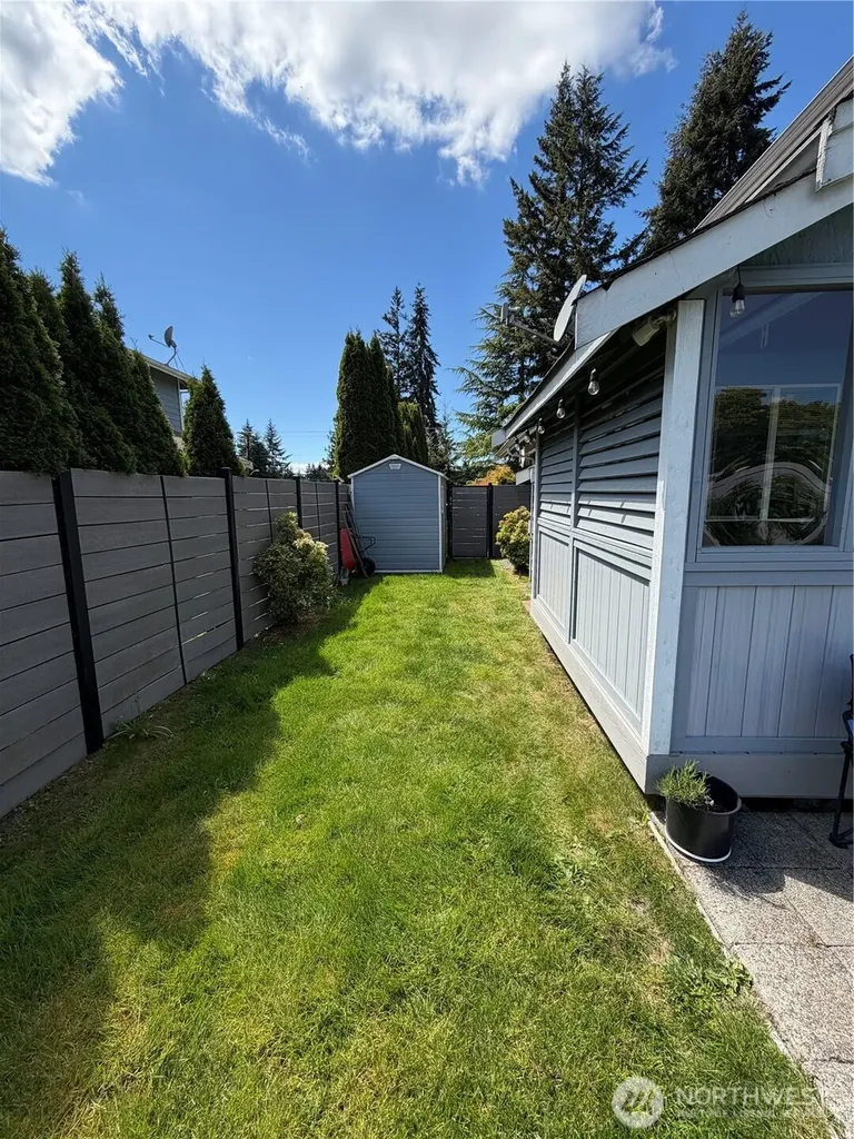 22615 W 44th Avenue Mountlake Terrace WA 98043