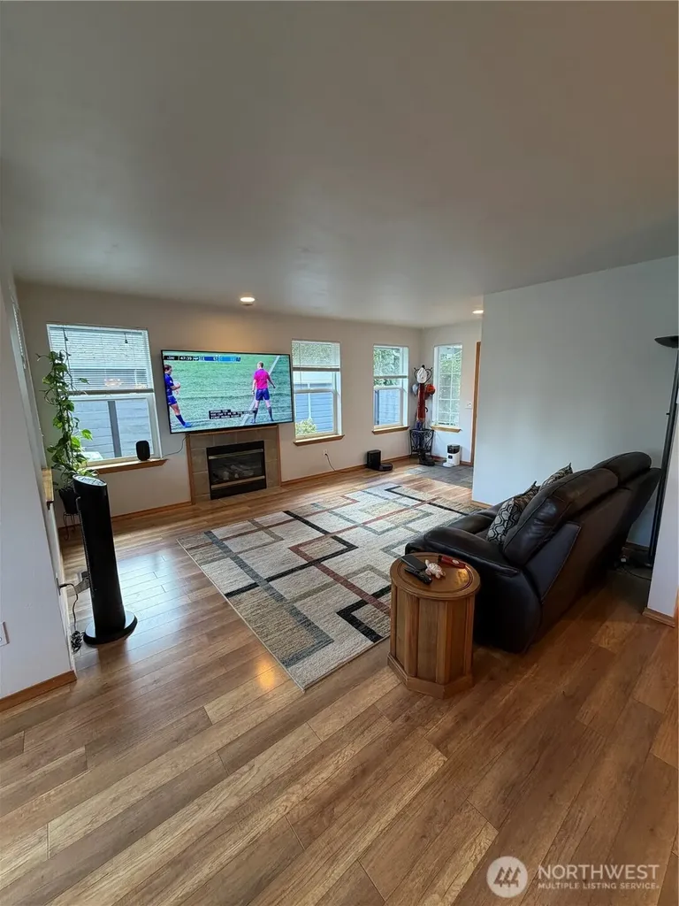 22615 W 44th Avenue Mountlake Terrace WA 98043