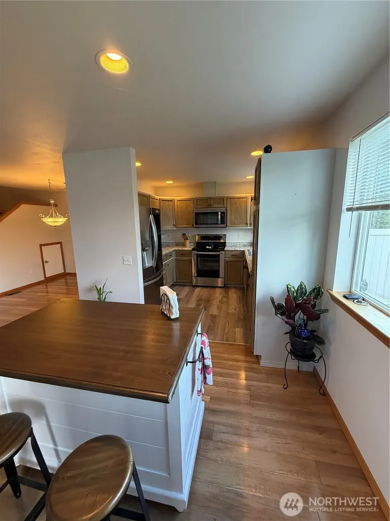 22615 W 44th Avenue Mountlake Terrace WA 98043