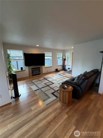22615 W 44th Avenue Mountlake Terrace WA 98043