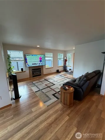 22615 W 44th Avenue Mountlake Terrace WA 98043