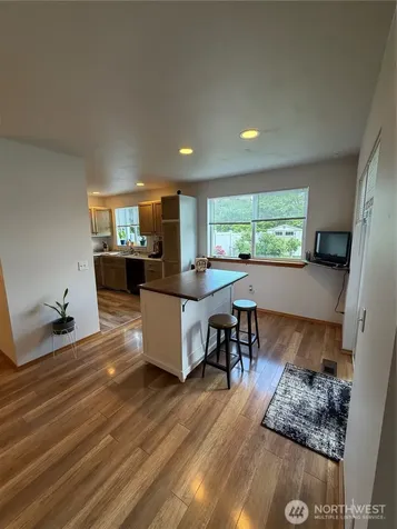 22615 W 44th Avenue Mountlake Terrace WA 98043