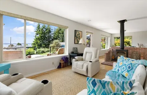 568 Dolphin Drive Freeland WA 98249