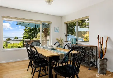 568 Dolphin Drive Freeland WA 98249
