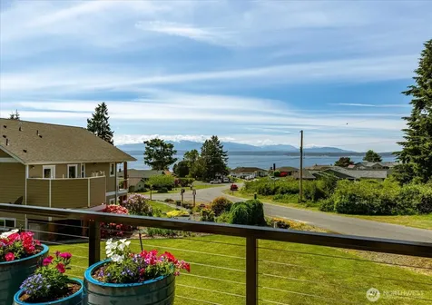568 Dolphin Drive Freeland WA 98249