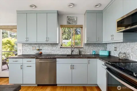 568 Dolphin Drive Freeland WA 98249