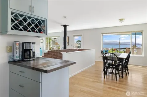 568 Dolphin Drive Freeland WA 98249