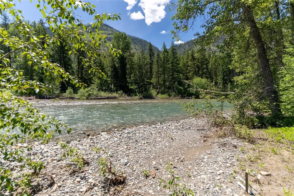 101 Cassel Way Mazama WA 98833