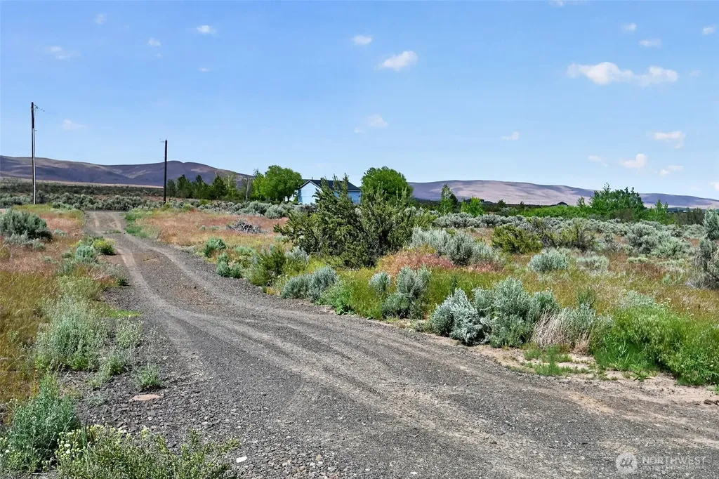 130 Red Tail Road Yakima WA 98908