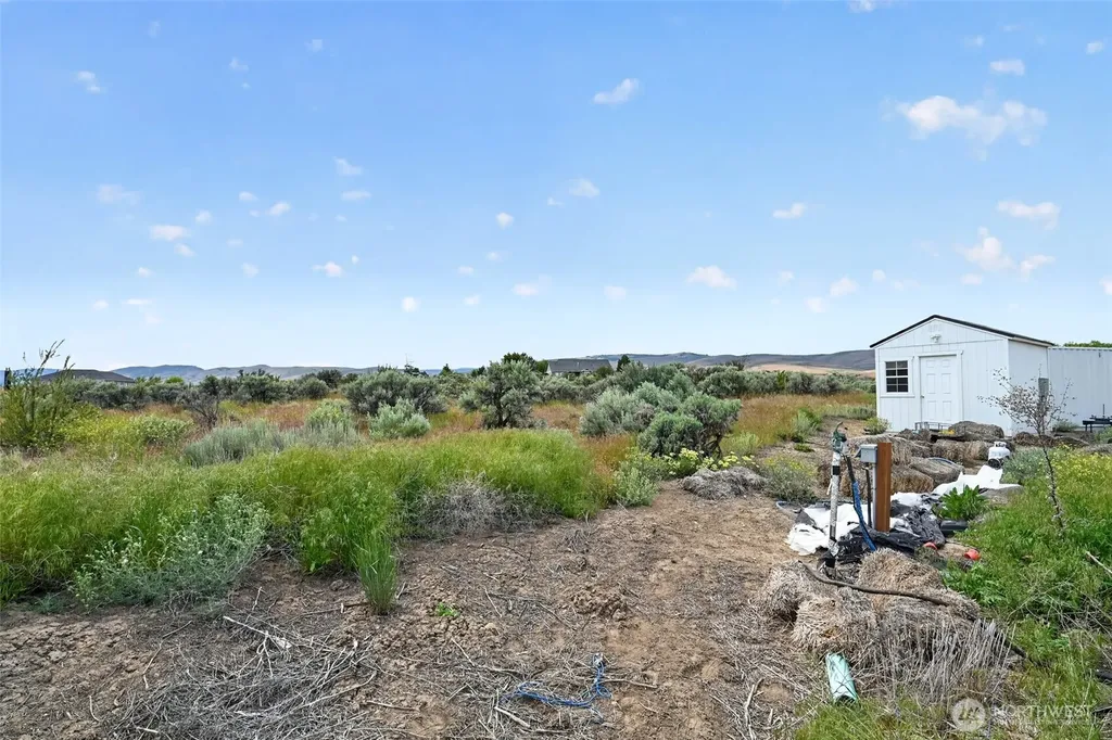 130 Red Tail Road Yakima WA 98908