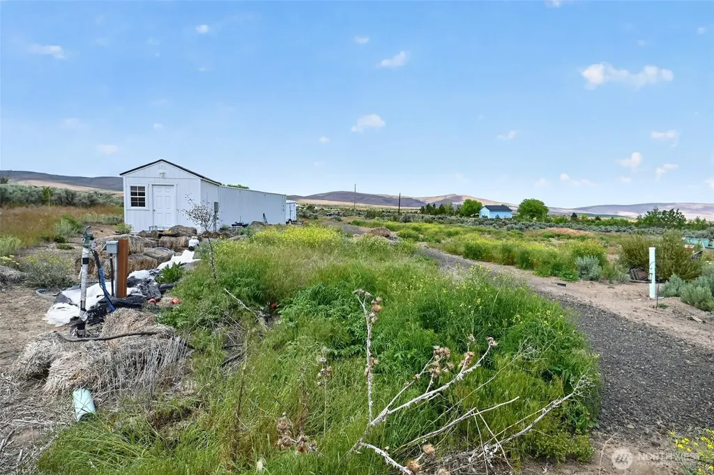 130 Red Tail Road Yakima WA 98908