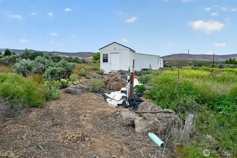 130 Red Tail Road Yakima WA 98908