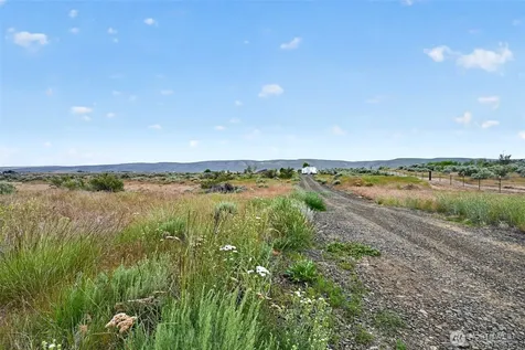 130 Red Tail Road Yakima WA 98908