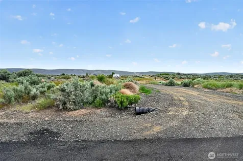 130 Red Tail Road Yakima WA 98908