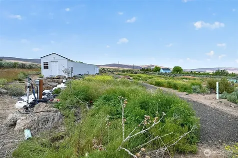 130 Red Tail Road Yakima WA 98908
