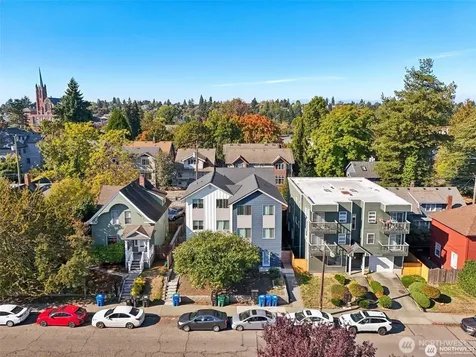 5255 Brooklyn Avenue NE Seattle WA 98015