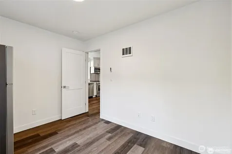 5255 Brooklyn Avenue NE Seattle WA 98015