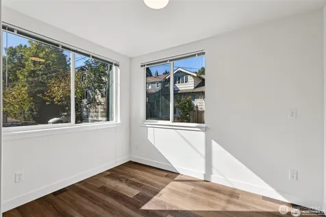 5255 Brooklyn Avenue NE Seattle WA 98015