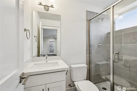 5255 Brooklyn Avenue NE Seattle WA 98015