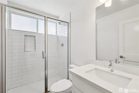 5255 Brooklyn Avenue NE Seattle WA 98015