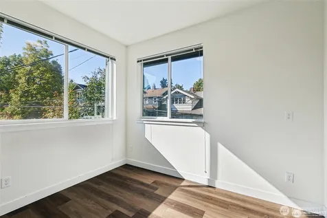 5255 Brooklyn Avenue NE Seattle WA 98015