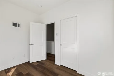 5255 Brooklyn Avenue NE Seattle WA 98015