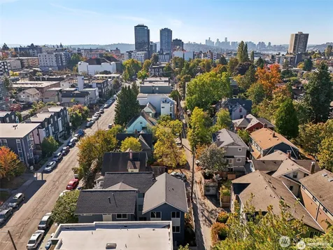 5255 Brooklyn Avenue NE Seattle WA 98015