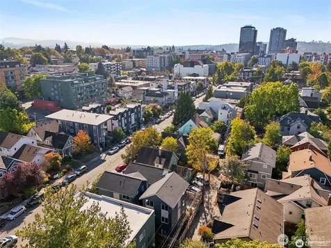 5255 Brooklyn Avenue NE Seattle WA 98015