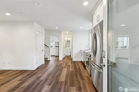 5255 Brooklyn Avenue NE Seattle WA 98015