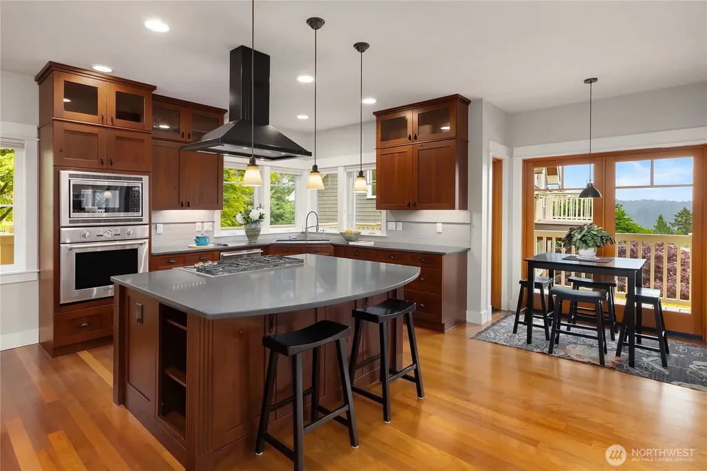 4548 Island Avenue NE Bainbridge Island WA 98110