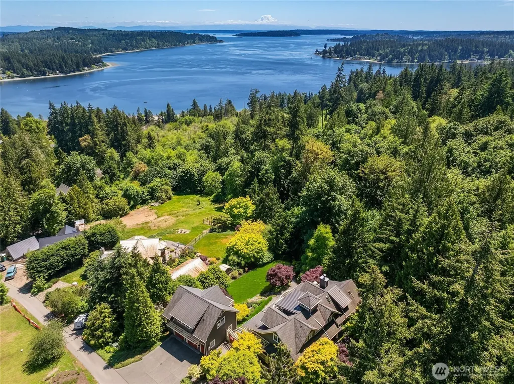 4548 Island Avenue NE Bainbridge Island WA 98110