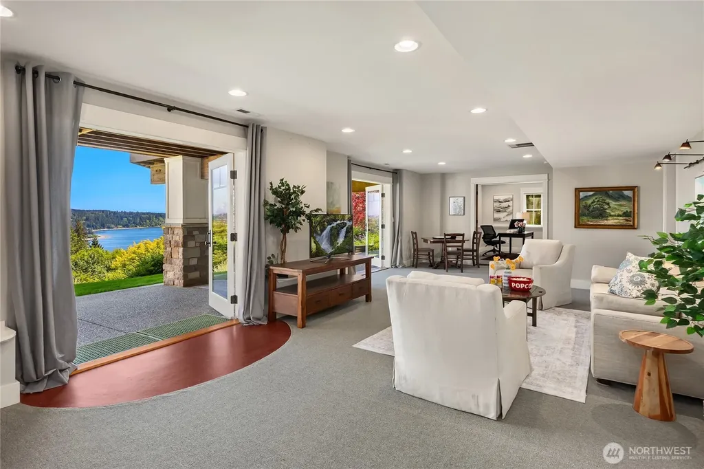 4548 Island Avenue NE Bainbridge Island WA 98110