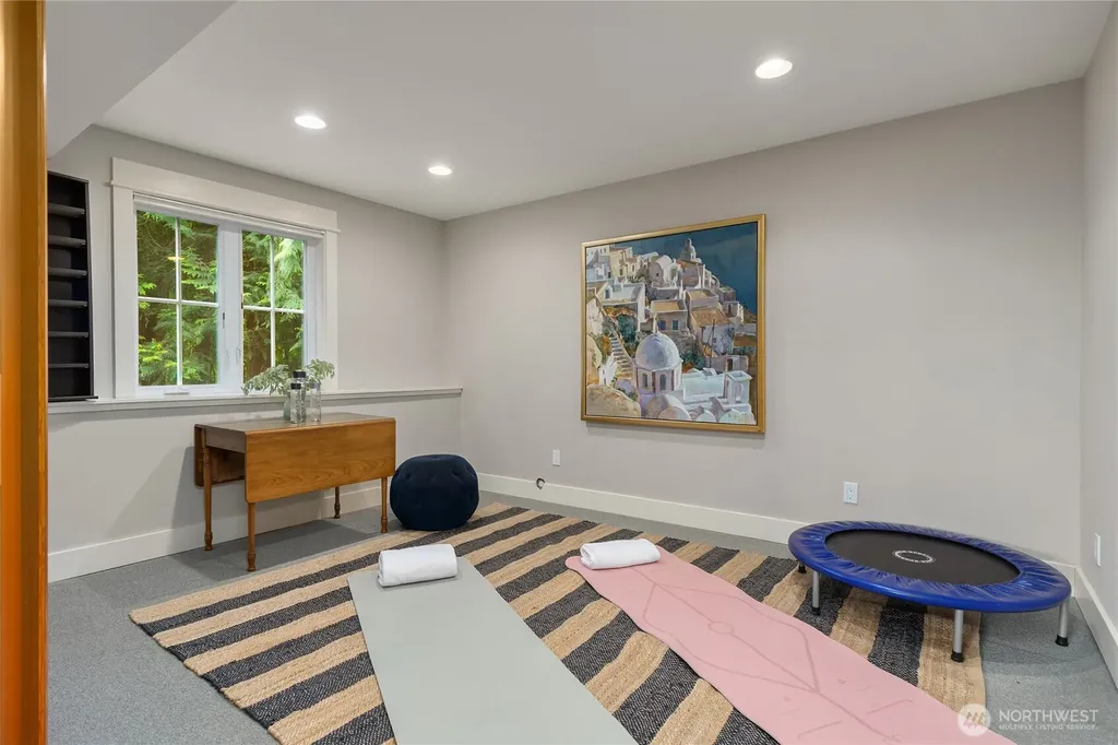4548 Island Avenue NE Bainbridge Island WA 98110