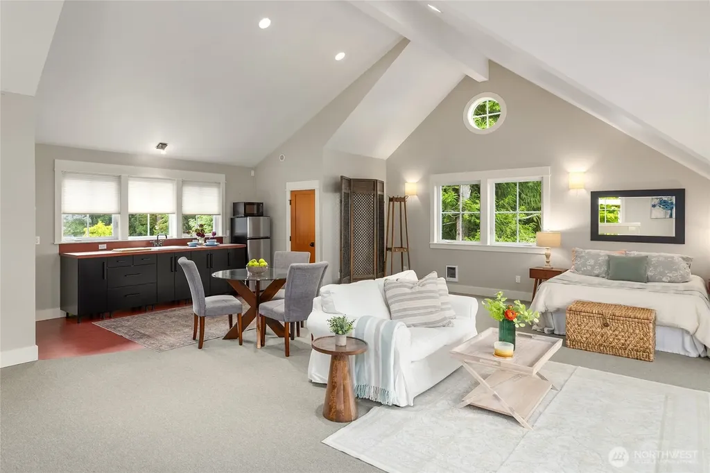 4548 Island Avenue NE Bainbridge Island WA 98110
