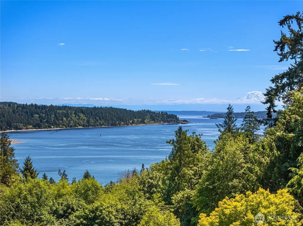 4548 Island Avenue NE Bainbridge Island WA 98110