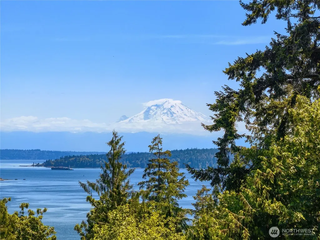 4548 Island Avenue NE Bainbridge Island WA 98110