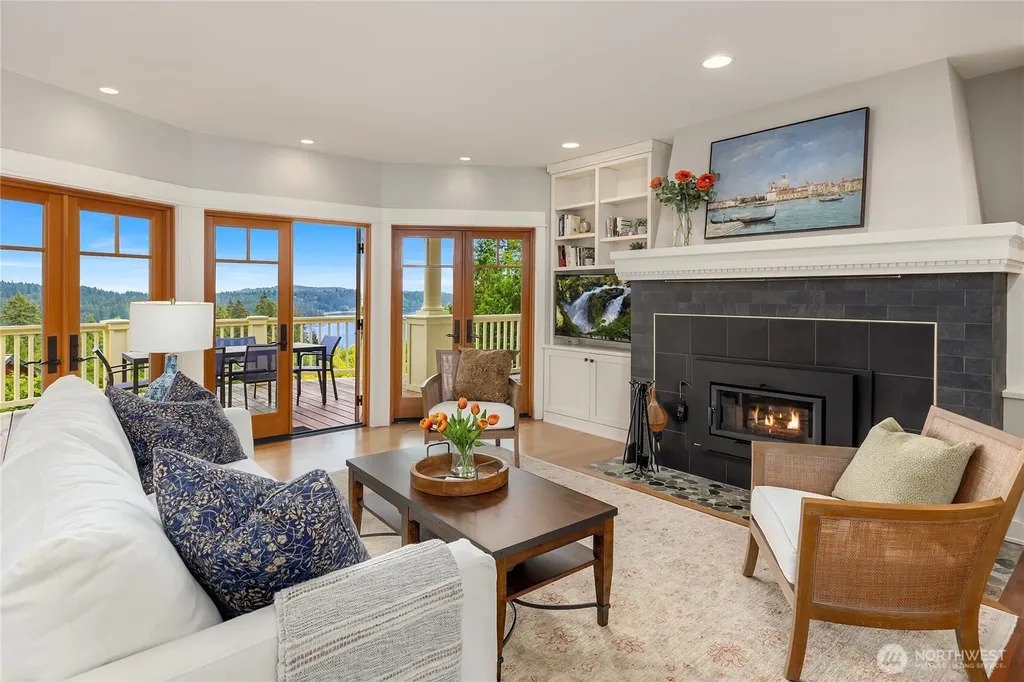 4548 Island Avenue NE Bainbridge Island WA 98110
