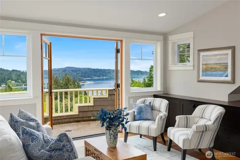 4548 Island Avenue NE Bainbridge Island WA 98110