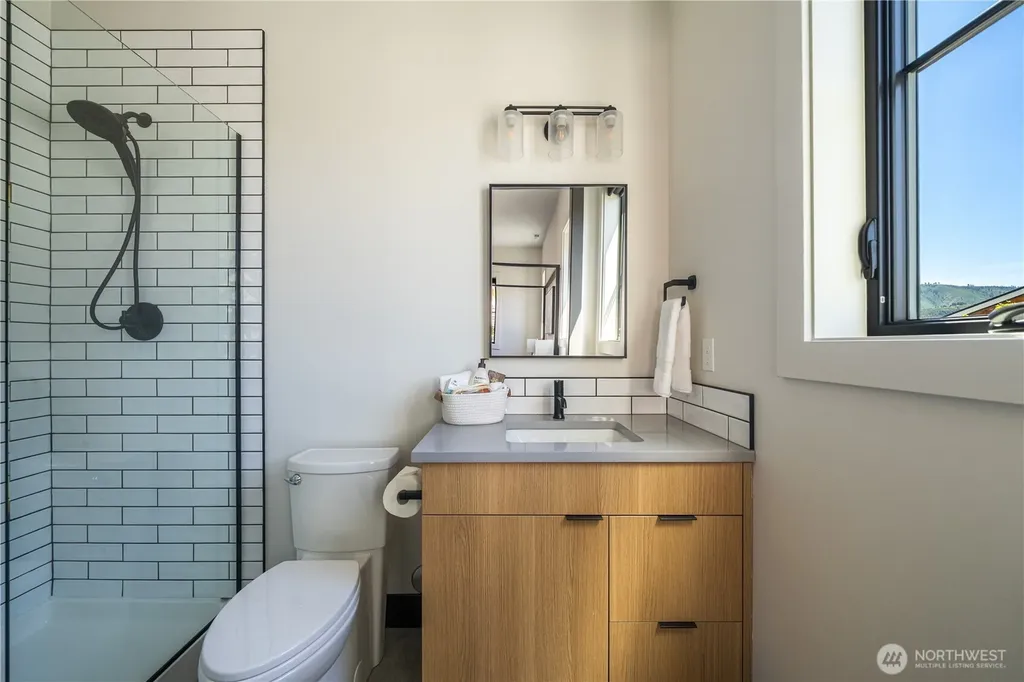 391 Porcupine Lane Chelan WA 98816