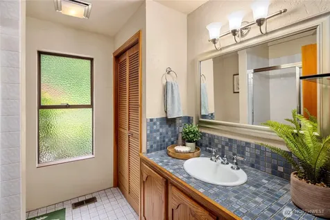16409 NE 43rd Court Redmond WA 98052