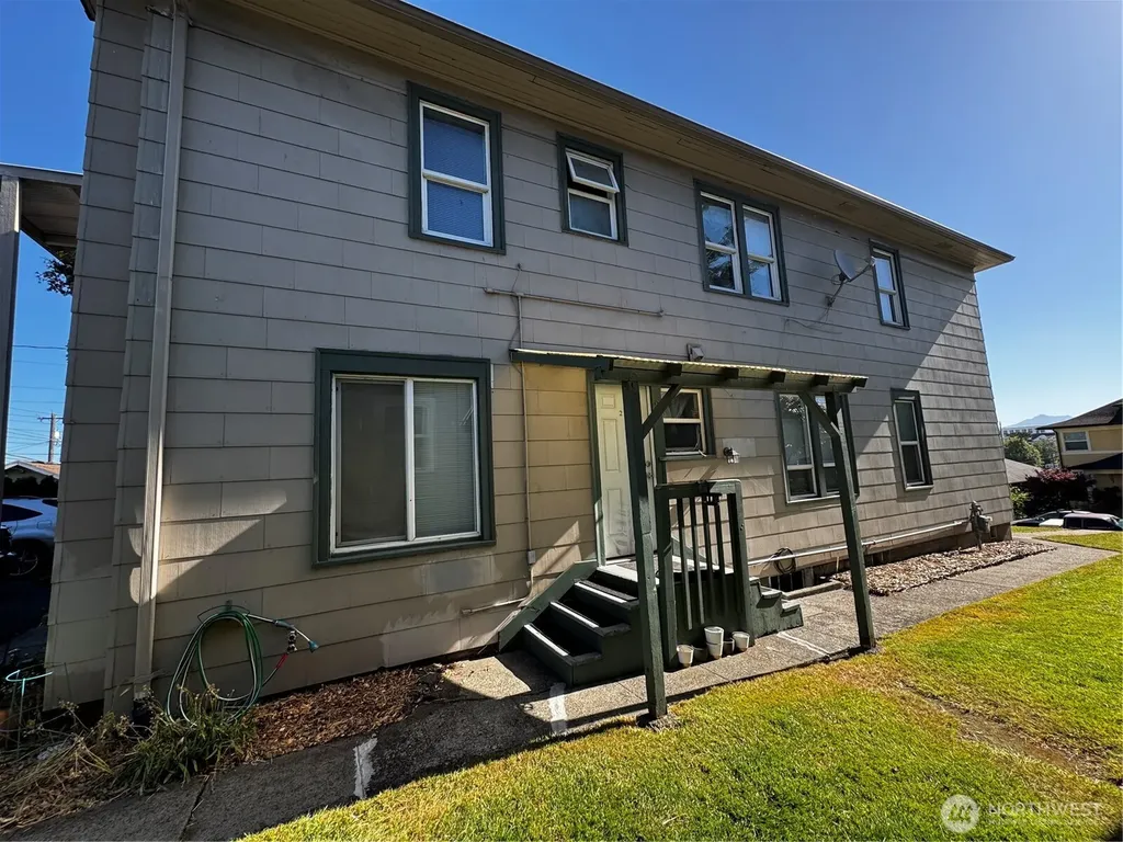3210 Grand Avenue Everett WA 98201