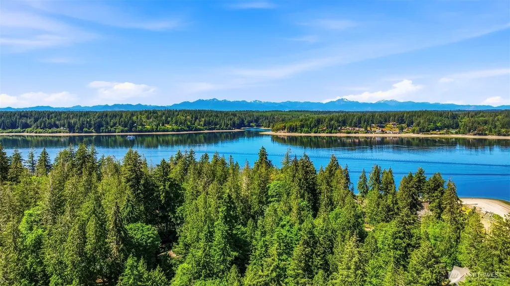 304 E Pointes Drive E Shelton WA 98584