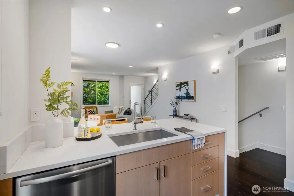 307 14th Avenue E Seattle WA 98112