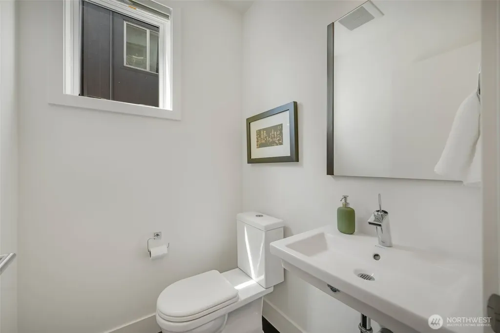 307 14th Avenue E Seattle WA 98112