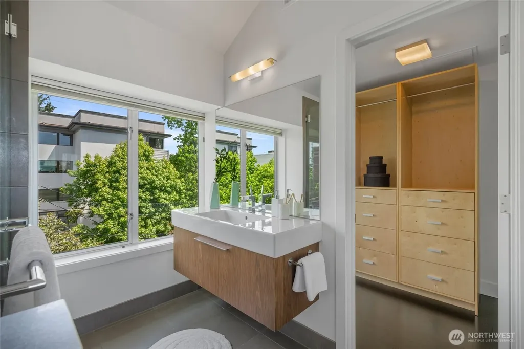 307 14th Avenue E Seattle WA 98112