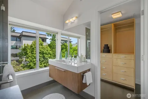 307 14th Avenue E Seattle WA 98112