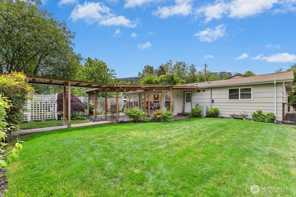 8608 307th Avenue SE Preston WA 98050