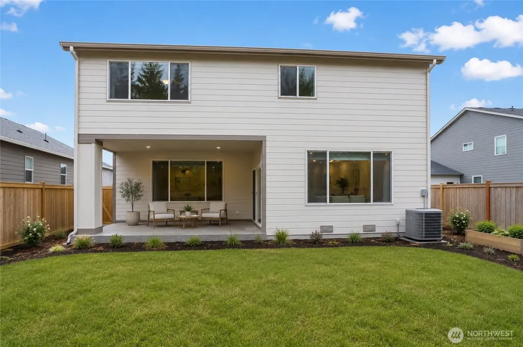1198 Panoramic Loop Bremerton WA 98312