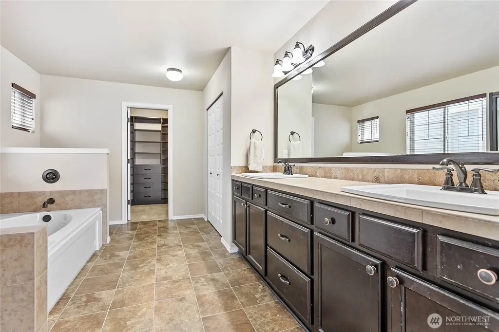 5495 Razor Peak Drive Mount Vernon WA 98273